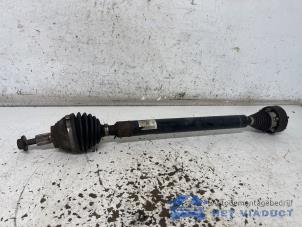 Gebruikte Aandrijfas rechts-voor Skoda Octavia Combi (5EAC) 1.4 TSI 16V Prijs € 20,00 Margeregeling aangeboden door Het Viaduct