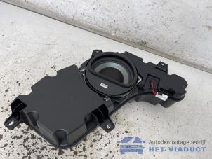 Gebruikte Subwoofer Hyundai Santa Fe III (DM) 2.2 CRDi R 16V 4x4 Prijs € 100,00 Margeregeling aangeboden door Het Viaduct