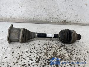 Gebruikte Aandrijfas links-voor Audi A4 Avant (B9) 2.0 TDI Ultra 16V Prijs € 120,00 Margeregeling aangeboden door Het Viaduct