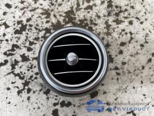 Gebruikte Luchtrooster Dashboard Mercedes C Estate AMG (S205) C-43 AMG 3.0 V6 24V Turbo 4-Matic Prijs € 20,00 Margeregeling aangeboden door Het Viaduct