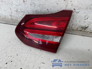 Gebruikte Achterlicht rechts Mercedes C Estate AMG (S205) C-43 AMG 3.0 V6 24V Turbo 4-Matic Prijs € 70,00 Margeregeling aangeboden door Het Viaduct