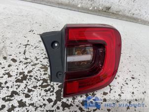 Gebruikte Achterlicht rechts Renault Kadjar (RFEH) 1.2 Energy TCE 130 Prijs € 350,00 Margeregeling aangeboden door Het Viaduct