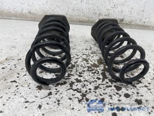 Gebruikte Veerschroef achter Renault Kadjar (RFEH) 1.2 Energy TCE 130 Prijs € 40,00 Margeregeling aangeboden door Het Viaduct