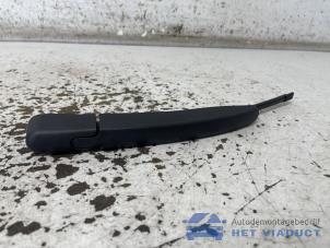 Gebruikte Ruitenwisserarm achter Ford Focus 4 Wagon 1.0 Ti-VCT EcoBoost 12V 125 Prijs € 15,00 Margeregeling aangeboden door Het Viaduct