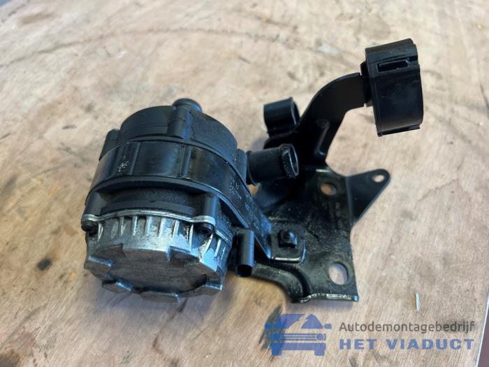 Gebruikte Waterpomp Skoda Superb Combi (3V5) 2.0 TDI 4x4 Prijs € 30,00 Margeregeling aangeboden door Het Viaduct