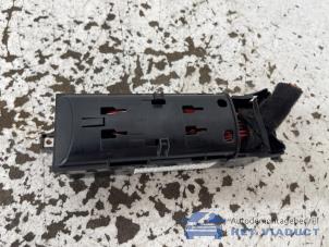 Gebruikte Zekeringkast Volkswagen Caddy IV 2.0 TDI 102 Prijs € 50,00 Margeregeling aangeboden door Het Viaduct