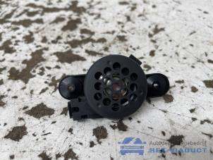 Gebruikte Luidspreker Volkswagen Caddy IV 2.0 TDI 102 Prijs € 10,00 Margeregeling aangeboden door Het Viaduct