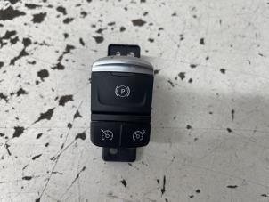 Gebruikte Handrem schakelaar Renault Kadjar (RFEH) 1.2 Energy TCE 130 Prijs € 20,00 Margeregeling aangeboden door Het Viaduct