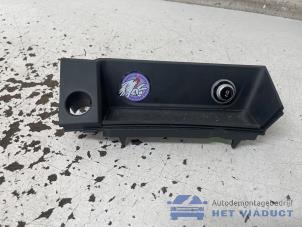 Gebruikte 12 Volt aansluiting Audi A4 Avant (B9) 2.0 TDI Ultra 16V Prijs € 20,00 Margeregeling aangeboden door Het Viaduct