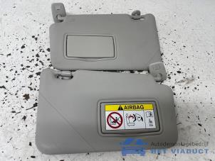 Gebruikte Zonneklep set Nissan Micra (K14) 1.0 IG-T 100 Prijs € 30,00 Margeregeling aangeboden door Het Viaduct