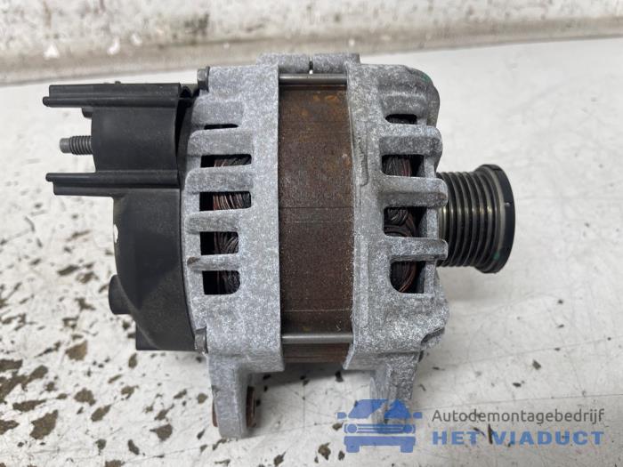 Dynamo van een Nissan Micra (K14) 1.0 IG-T 100 2020