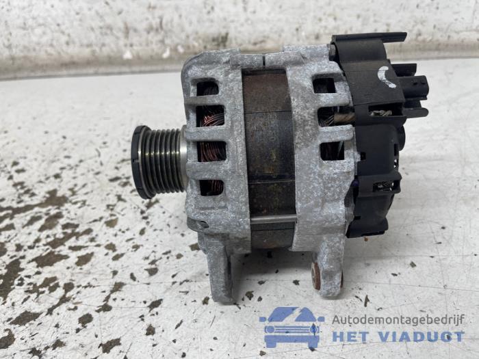 Dynamo van een Nissan Micra (K14) 1.0 IG-T 100 2020