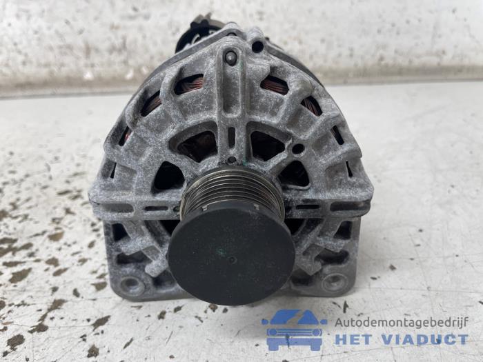 Dynamo van een Nissan Micra (K14) 1.0 IG-T 100 2020