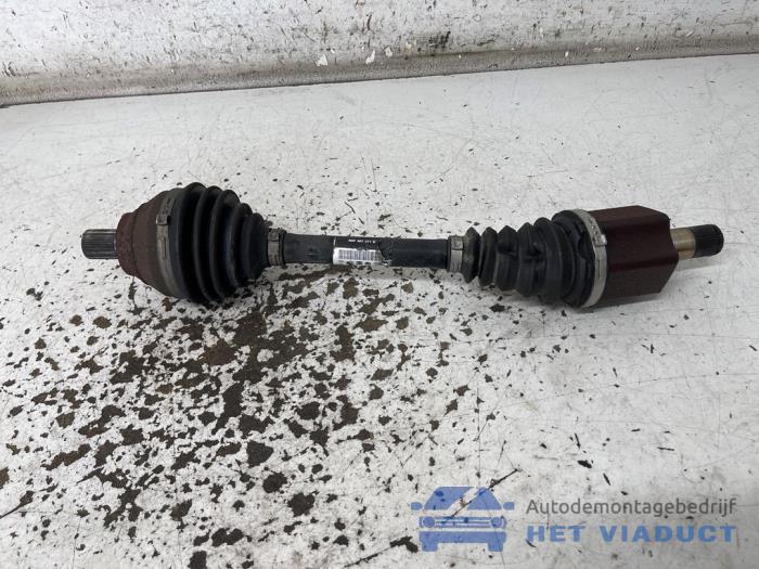 Gebruikte Aandrijfas links-voor Volkswagen Golf VIII (CD1) 1.4 GTE 16V Prijs € 200,00 Margeregeling aangeboden door Het Viaduct