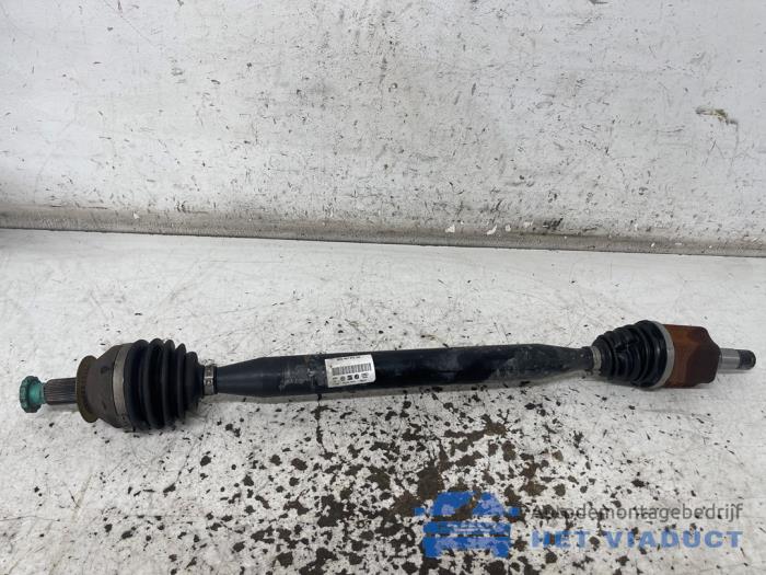 Gebruikte Aandrijfas rechts-voor Skoda Fabia III Combi (NJ5) 1.0 TSI 12V Prijs € 135,00 Margeregeling aangeboden door Het Viaduct