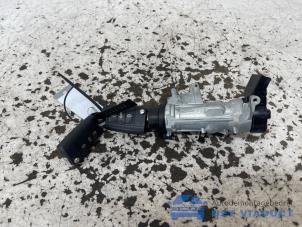 Gebruikte Sleutel + Contactslot Skoda Fabia III Combi (NJ5) 1.0 TSI 12V Prijs € 50,00 Margeregeling aangeboden door Het Viaduct