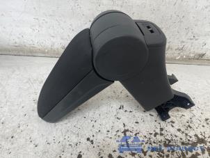 Gebruikte Armsteun Skoda Fabia III Combi (NJ5) 1.0 TSI 12V Prijs € 150,00 Margeregeling aangeboden door Het Viaduct