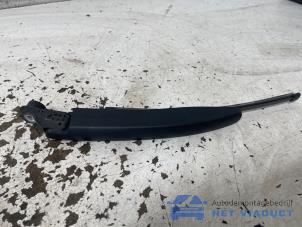 Gebruikte Ruitenwisserarm achter Ford Focus 4 Wagon 1.0 EcoBoost 12V Hybrid 155 Prijs € 15,00 Margeregeling aangeboden door Het Viaduct