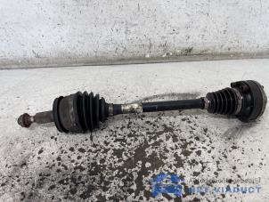 Gebruikte Steekas links-voor Volkswagen Transporter T6 2.0 TDI DRF Prijs € 50,00 Margeregeling aangeboden door Het Viaduct