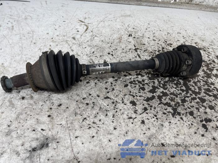Gebruikte Aandrijfas links-voor Skoda Fabia II Combi 1.2i 12V Prijs € 30,00 Margeregeling aangeboden door Het Viaduct