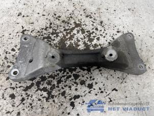 Gebruikte Versnellingsbak Steun BMW 1 serie (F21) 116d 1.6 16V Efficient Dynamics Prijs € 30,00 Margeregeling aangeboden door Het Viaduct