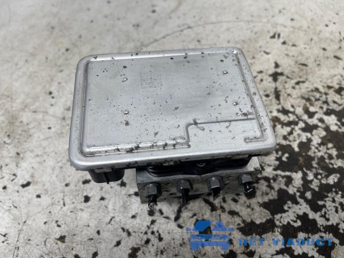 Gebruikte ABS Pomp Volkswagen Transporter T6 2.0 TDI DRF Prijs € 120,00 Margeregeling aangeboden door Het Viaduct