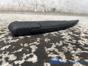 Gebruikte Ruitenwisserarm achter Renault Clio V (RJAB) 1.0 TCe 100 12V Prijs € 20,00 Margeregeling aangeboden door Het Viaduct