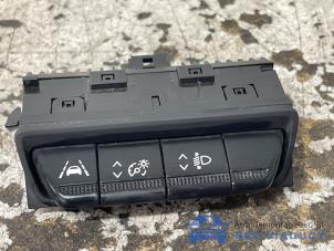 Gebruikte Cockpit dimmer Renault Clio V (RJAB) 1.0 TCe 100 12V Prijs € 20,00 Margeregeling aangeboden door Het Viaduct