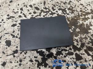 Gebruikte Draadloze oplader Renault Clio V (RJAB) 1.0 TCe 100 12V Prijs € 50,00 Margeregeling aangeboden door Het Viaduct