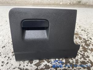 Gebruikte Opbergvak Volkswagen Scirocco (137/13AD) 1.4 TSI 122 16V Prijs € 20,00 Margeregeling aangeboden door Het Viaduct