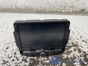 Gebruikte Display Multi Media regelunit Opel Crossland (X) 1.2 Turbo 12V Prijs € 160,00 Margeregeling aangeboden door Het Viaduct