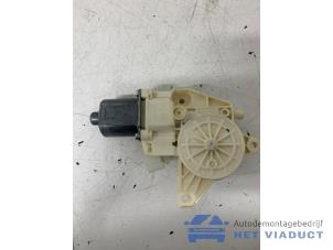 Gebruikte Motor electrisch raam Mercedes E (W212) E-200 CGI 16V BlueEfficiency Prijs € 20,00 Margeregeling aangeboden door Het Viaduct