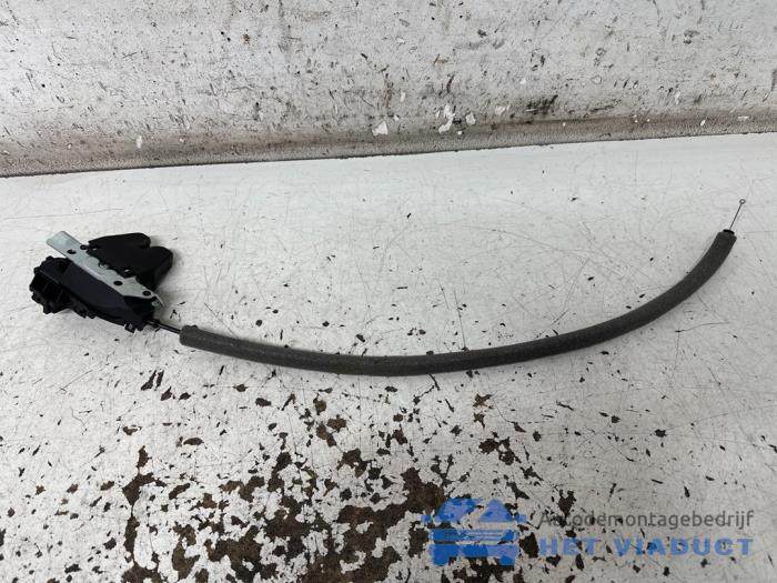 Slotmechaniek Achterklep van een Mercedes-Benz E (W212) E-200 CGI 16V BlueEfficiency 2012