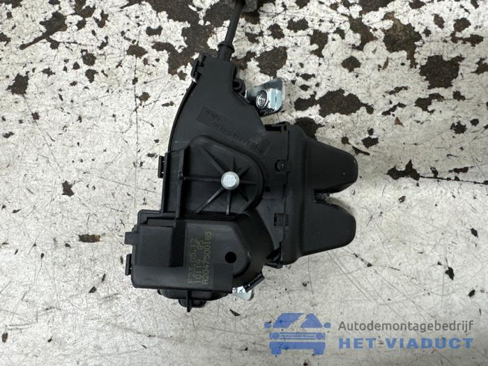 Slotmechaniek Achterklep van een Mercedes-Benz E (W212) E-200 CGI 16V BlueEfficiency 2012