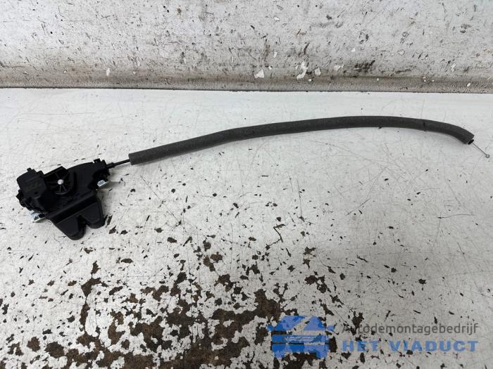 Slotmechaniek Achterklep van een Mercedes-Benz E (W212) E-200 CGI 16V BlueEfficiency 2012