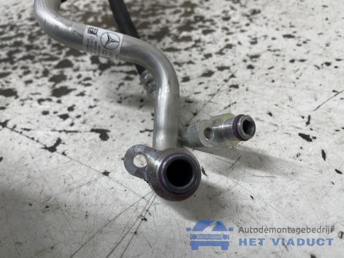 Airco Leiding van een Mercedes-Benz E (W212) E-200 CGI 16V BlueEfficiency 2012