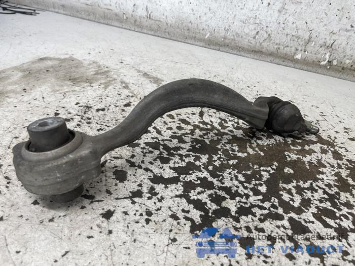 Draagarm onder rechts-voor van een Mercedes-Benz E (W212) E-200 CGI 16V BlueEfficiency 2012