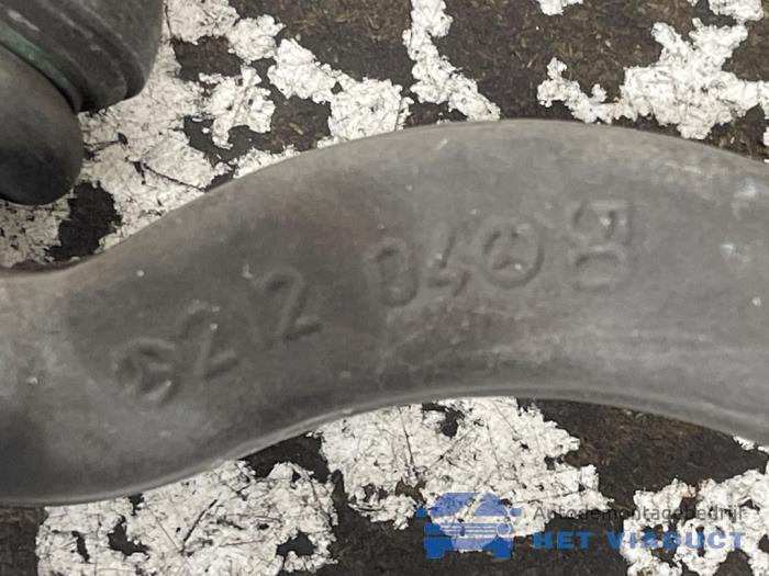 Draagarm onder rechts-voor van een Mercedes-Benz E (W212) E-200 CGI 16V BlueEfficiency 2012