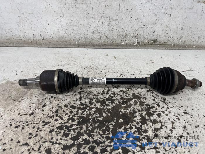 Gebruikte Aandrijfas links-voor Opel Crossland (X) 1.2 Turbo 12V Prijs € 100,00 Margeregeling aangeboden door Het Viaduct