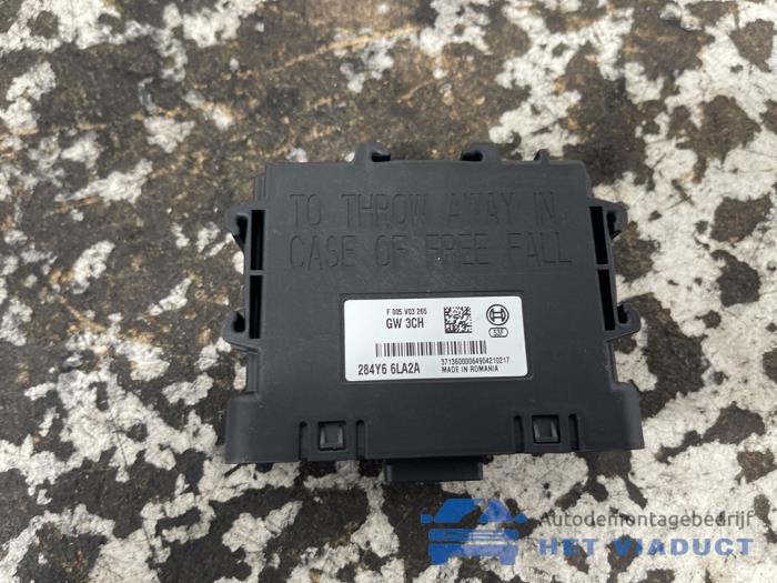 Gebruikte Gateway module Renault Twingo III (AH) ZE R80 Prijs € 40,00 Margeregeling aangeboden door Het Viaduct