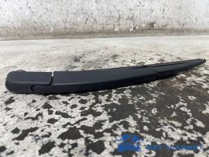 Gebruikte Ruitenwisserarm achter Renault Twingo II (CN) 1.2 16V Prijs € 20,00 Margeregeling aangeboden door Het Viaduct