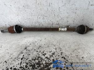 Gebruikte Aandrijfas rechts-achter Renault Twingo III (AH) ZE R80 Prijs € 100,00 Margeregeling aangeboden door Het Viaduct