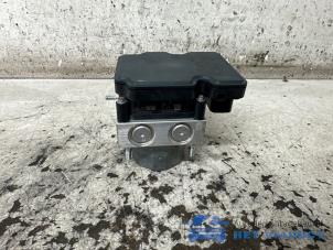 Gebruikte ABS Pomp Renault Twingo III (AH) ZE R80 Prijs € 270,00 Margeregeling aangeboden door Het Viaduct