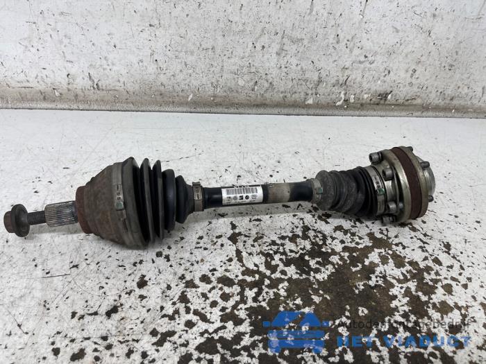 Gebruikte Aandrijfas links-voor Audi Q3 (8UB/8UG) 2.0 TDI 16V 136 Prijs € 30,00 Margeregeling aangeboden door Het Viaduct