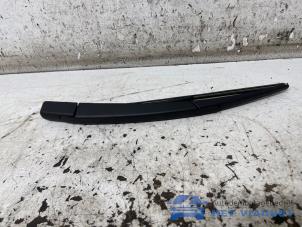 Gebruikte Ruitenwisserarm achter Nissan Juke (F15) 1.6 16V Prijs € 10,00 Margeregeling aangeboden door Het Viaduct