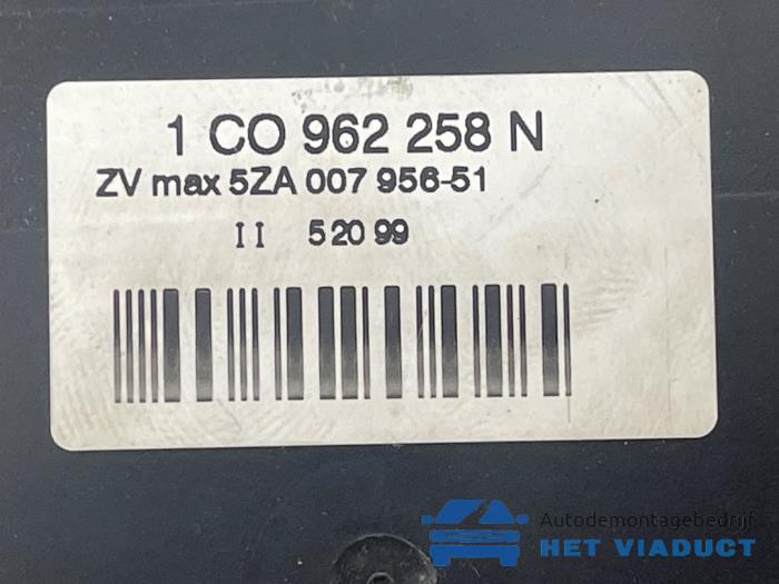 Comfort Module van een Volkswagen Golf IV (1J1) 1.4 16V 2000