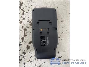Gebruikte Draadloze oplader Audi A8 (D4) 4.2 TDI V8 32V Quattro Prijs € 100,00 Margeregeling aangeboden door Het Viaduct