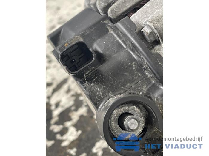 Dynamo van een Opel Astra L Sports Tourer (F4/FC/FN/FR) 1.2 Turbo 110 12V 2023