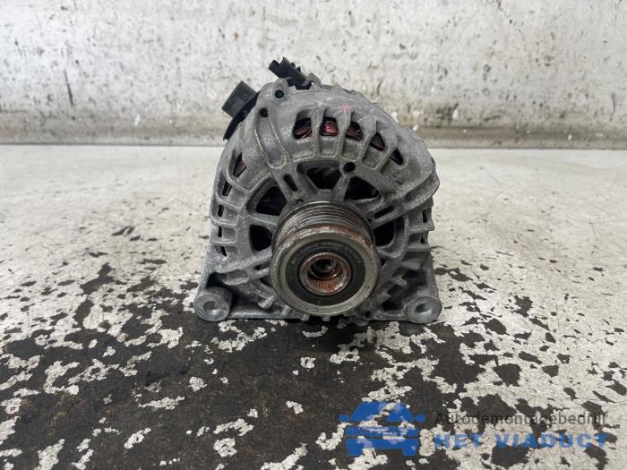 Dynamo van een Opel Astra L Sports Tourer (F4/FC/FN/FR) 1.2 Turbo 110 12V 2023