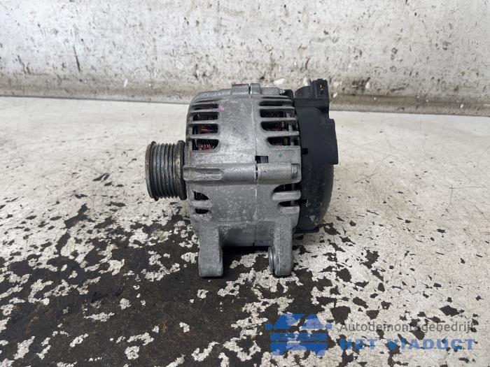 Dynamo van een Opel Astra L Sports Tourer (F4/FC/FN/FR) 1.2 Turbo 110 12V 2023